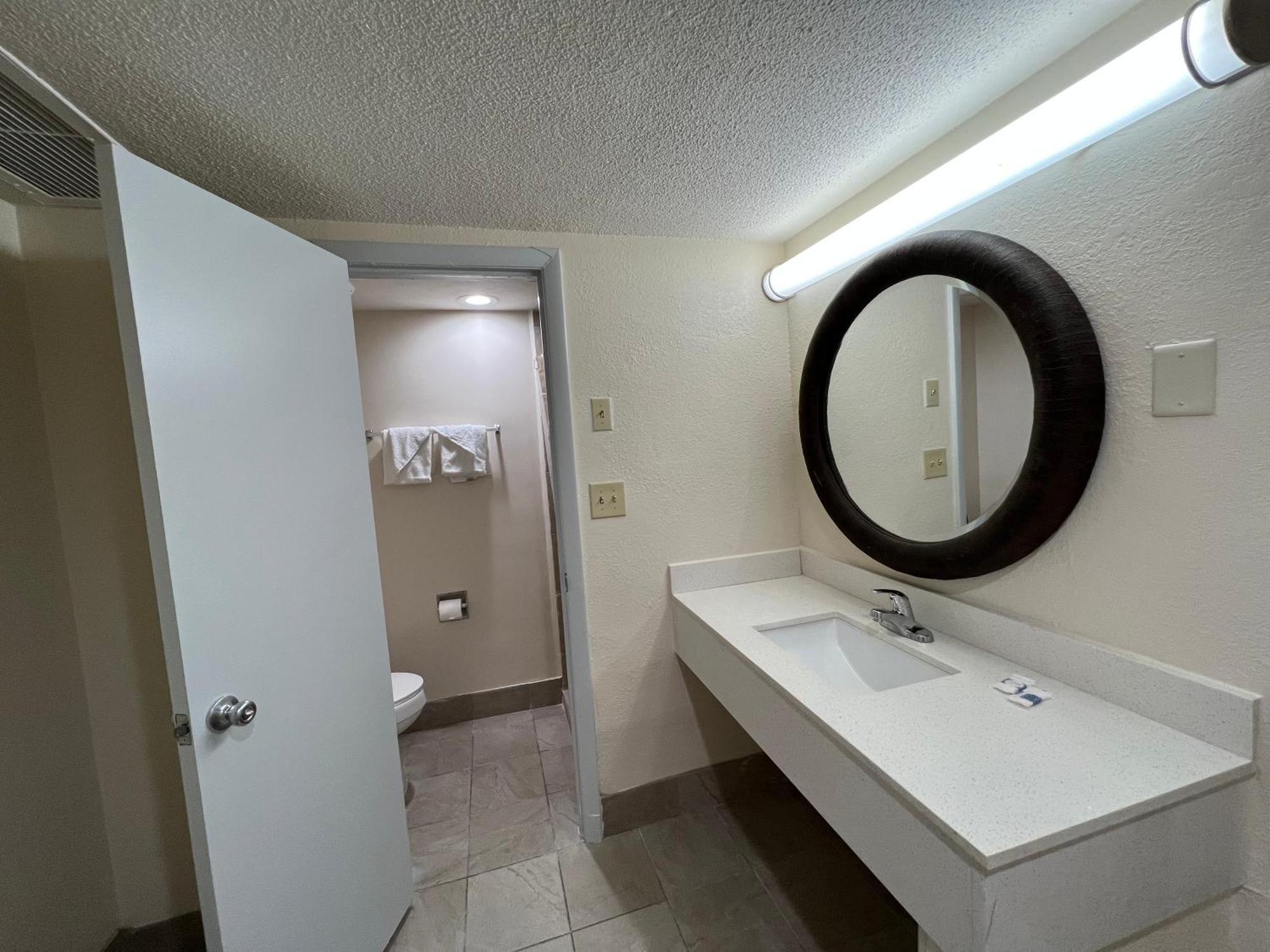 James River Inn & Suites Newport News Kültér fotó